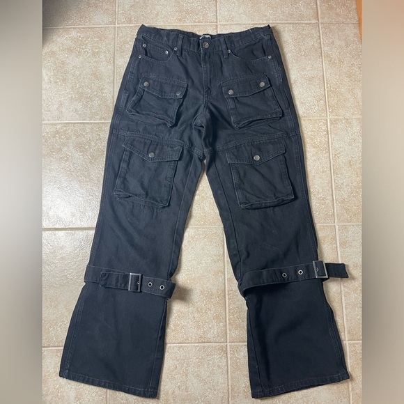 Hot Topic Black Cargo Buckle Straight Leg Pants 32W x 32L Grunge Skater Goth - Picture 1 of 8
